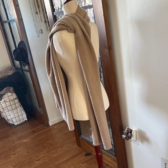 Chic Beige Women's Shawl with Belt - Picture 10 of 13